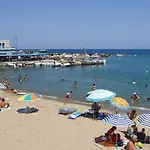 Flora's Apollon (Naxos)