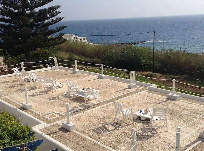 アパート フローラズ *